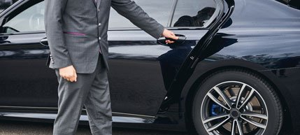 You are currently viewing Luxury at Your Fingertips: Booking a Car Rental in San Francisco